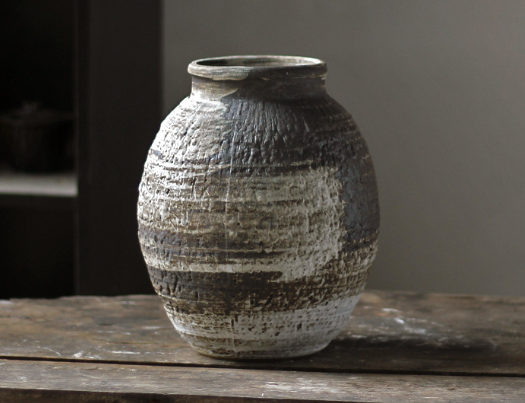 Soft Noir Pottery L